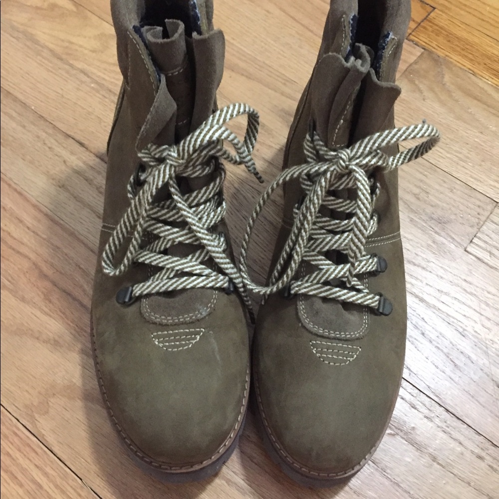 Old school hiking vibe leather boots